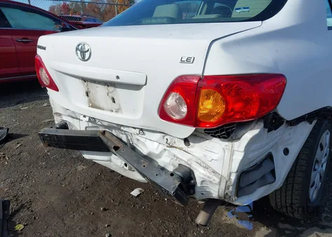 2010 Toyota Corolla Le z USA, uszkodzony, nr VIN 2T1BU4EE3AC520774